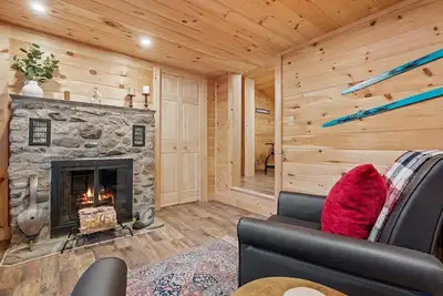 Image de Riverfront Retreat in the White Mountains - 3br Cozy Escape Near Ski & Hike