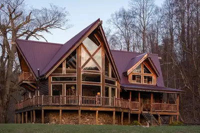 Image de Rocky Mt Lodge - Hot tub, Firepit, Fishing, Floating, Large Mountian Getaway
