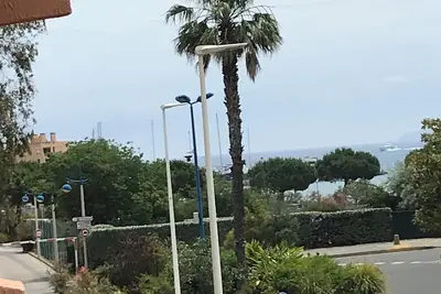 Image de Bormes les Mimosas, \nStudio située à 100 m de la plage de la Favière