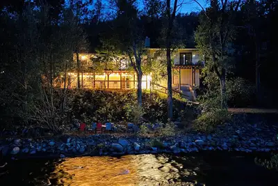 Image de Mountain Escape by the Big Thompson River.