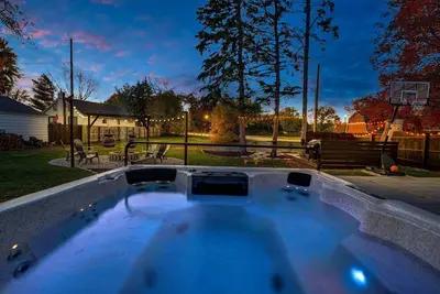 Image de 35-Guest Luxury Estate | Hot Tub, Sauna | Near Nd