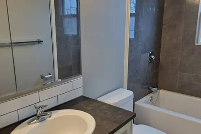 Image de Spacious Georgetown apartment, minutes to downtown, shopping & restaurants.
