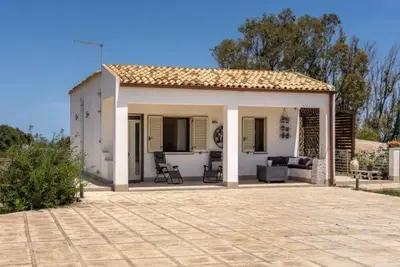 Image de Villa Crisolito | 2 Bedrooms | Lush Private Garden | Cozy Outdoor Dining Area | Sea Views | Syracuse | Sicily