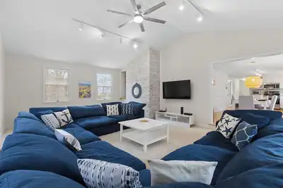 Image de New! Walk to the beach. Close to Wequasset. Foosball. Kid Friendly Amenities!