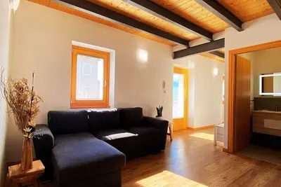 Detached house on three levels with garden, a stone's throw from the center of Teglio