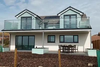 Image de Wide open views. High Spec. Easy access to Weymouth and local facilities.