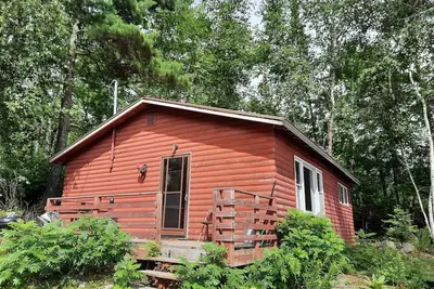 Image de 3 bedroom cabin on Crow Lake at Bull Moose Lodge. Pet friendly