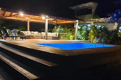Image de Vaniva's Villa nestled in a tropical garden oasis.