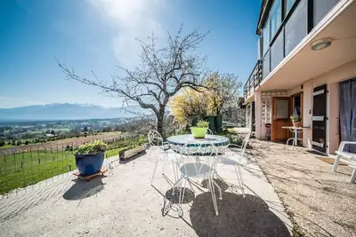 Image de Appartement 'Charmant T2 Avec Vue' avec vue sur les montagnes, terrasse privée et Wi-Fi