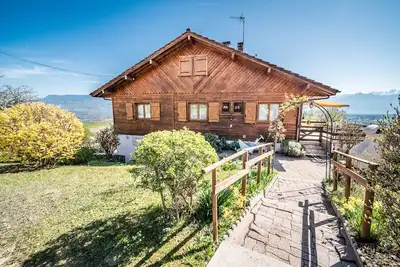 Image de Appartement \"Charmant\" avec vue sur les montagnes, terrasse privée et Wi-Fi