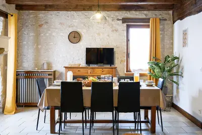 Image de Petite maison 'Le Cerisier' avec jardin partagé