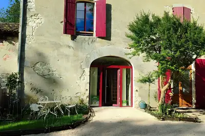 Image de Le Buffet de la Gare : Gîte historique avec terrasse privée au cœur du Périgord Pourpre