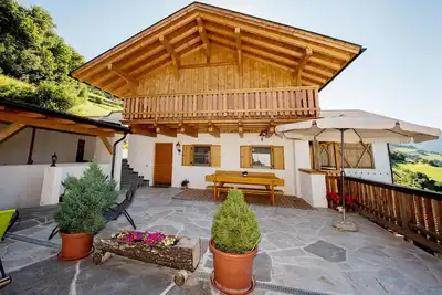 Image de Appartement \"Gfinkerhof\" avec vue sur les montagnes, piscine privée et Wi-Fi
