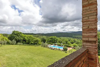 Image de Appartement 'Casa In Toscana Panoramica-Piscina' avec piscine et jardin partagés