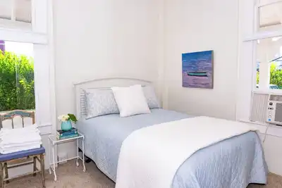 Image de Spacious 9-bedroom house with Waterview, WiFi, Ac in delightful Oak Bluffs