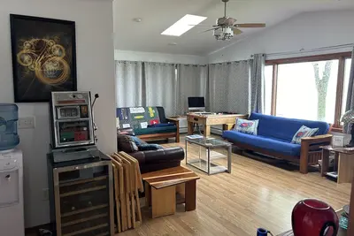 Image de Spacious, Lakefront 2-bedroom/2-bath house 30 min to Lambeau Field w/Futon in Lr