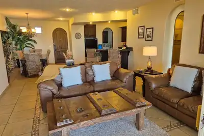 Image de 2 Br Condo w/ breathtaking view!