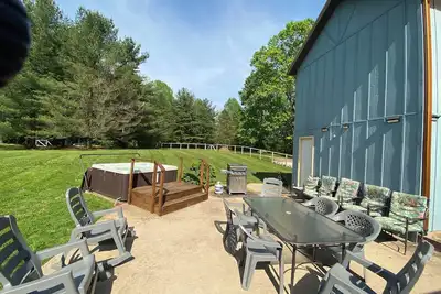 Image de Private King Suite on 25 Forested Acres with Pool, Hot Tub and Fire Pit near Bloomington