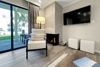 Image de Newly Updated Luxe Condo + King Bed +W/D