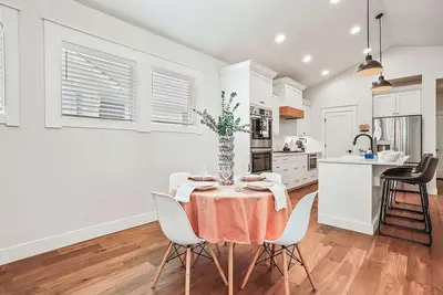 Image de Beautiful Brick Bungalow Private 4 Bedroom Home