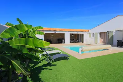 Image de Gîte Guy - Belle maison avec piscine près de la plage