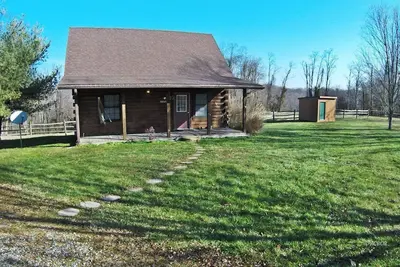 Charming 2-bedroom Cabin in Athens