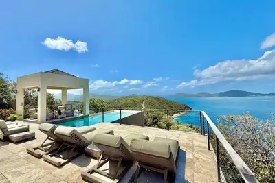 Phenomenal 3-Bed Pool and Hot Tub Villa with Vast Views, WiFi, Ac, Back-Up Power