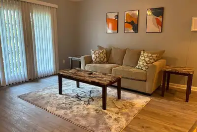 Peaceful 2 bed with in unit washer/dryer