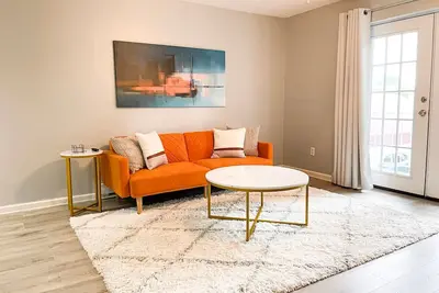 Cozy 2br with private parking