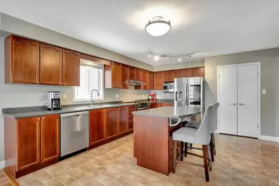 Spacious 4br | Private Backyard | Prime Location In Waterloo