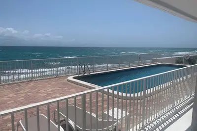 Image de Oceanfront Cozy 4-bedroom condo with WiFi, Ac in gorgeous South Palm Beach. .
