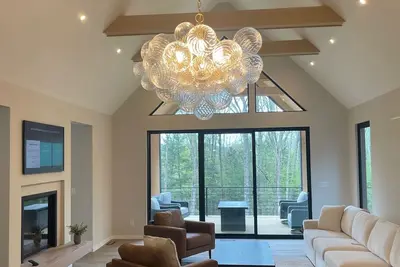 Image de Brand New Mint Windham 5br/4. 5ba home on 5 acre, wooded hilltop.