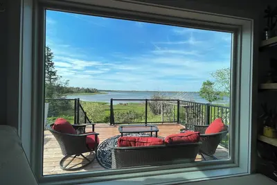 Image de Spruce Cove Retreat 2 separate spaces in one! Main and guest house. Pet friendly