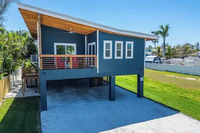 Image de Relax & Recharge at 3br Indian Rocks Beach Family Retreat - Short walk to beach