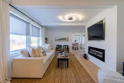 Image de Grand Bend 5br Retreat | Hot Tub, Fire Pit & Bbq