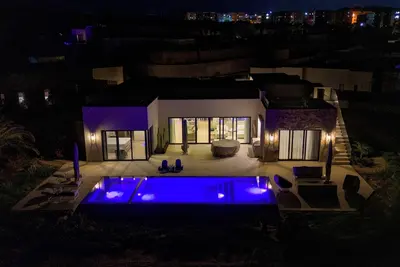 Image de Diamante Amazing ocean view 4 bd home located on El Cardonal holes 15 & 16.