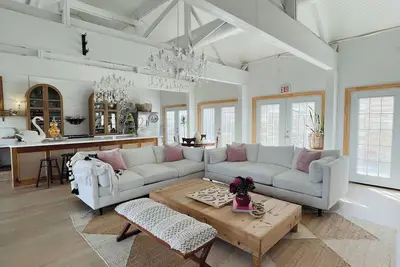 Image de Charming Glamping Barn with Ac – Cozy Escape in Elk City!