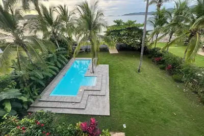 Image de Beachfront 2nd level townhome.