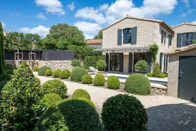Image de All commodities in this charming villa with private heated pool and inmaculate french style garden and outdoor spaces
