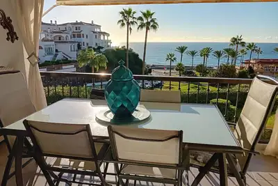 Image de Appartement 'Frente Al Mar Mijas' avec vue sur la mer, piscine partagée et Wi-Fi