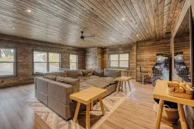 Image de Get away and relax at Elk Ridge, a modern lodge in the mountains of Ruidoso.