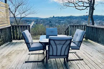 Image de Mid-Century Retreat w/ 5 Star Views! ! ! Walk to Dining & Bourbon Trail! ! !