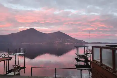 Image de The Stellar Escape-Lakefront Home, Amazing Views, Private Dock, Kayaks, Gameroom