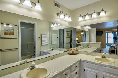 Image de Charming 2-bedroom condo in marvelous Lake Ozark with WiFi, Ac