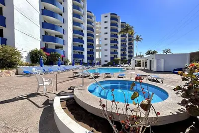 Image de Cozy beachfront apartment by Gps