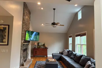 Image de Lake Life Adventures in 4-bedroom house w WiFi, Ac in picturesque Lake Harmony