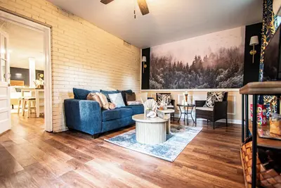 Image de Stone Mountain retreat w/ private entry, rustic charm & near local sights!