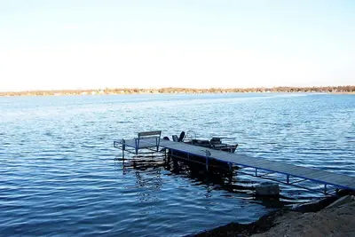 Image de Brand New 3-bedroom cabin on charming Detroit Lake with Ac, WiFi. Enjoy nature