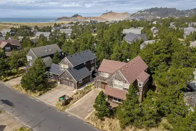 Image de Beachccomber Cottage-near beach. Spacious & fun