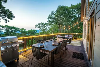 Image de Elegant- 4 Outdoor Areas, Massage, Hot Tub, Sauna, Fam Friendly, Game Room, View